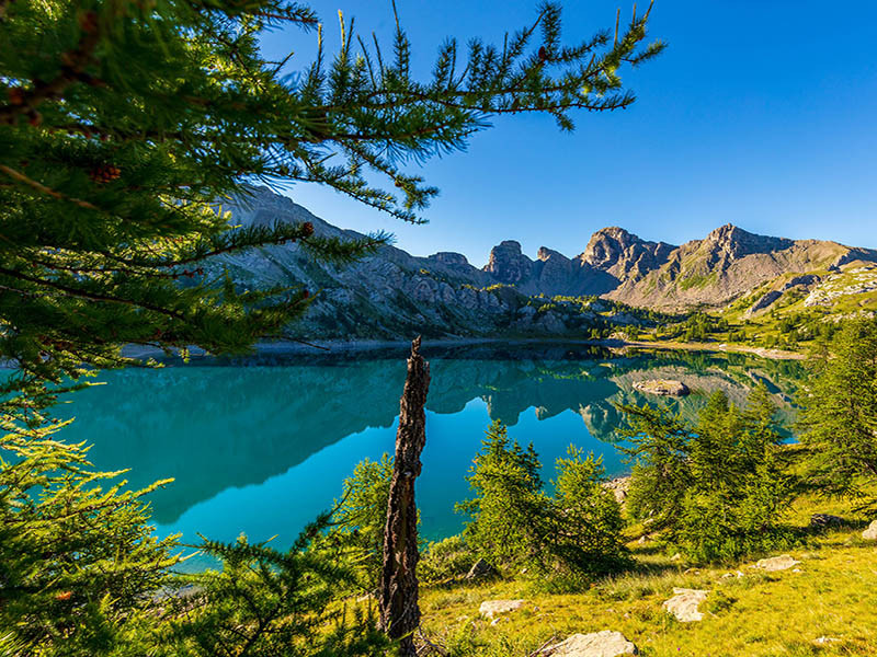 Le lac d'Allos dans le Val d'Allos et le Parc national du Mercantour