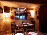 The restaurant's interior room, featuring tables and chairs, a bright and comfortable atmosphere, and mountain-themed decor.