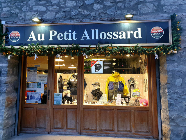 Magasin de sport Au Petit Allossard - © office de tourisme du Val d'Allos Magasin de sport Au Petit Allossard