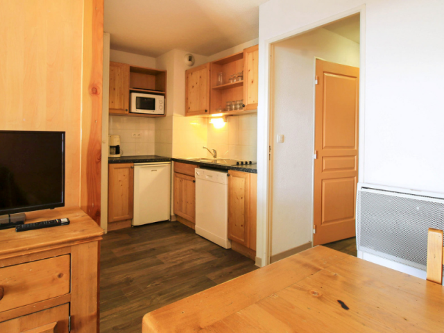 Apartment living room, dining table, kitchenette with electric hobs, dishwasher, microwave - © vacanceole Apartment living room, dining table, kitchenette with electric hobs, dishwasher, microwave