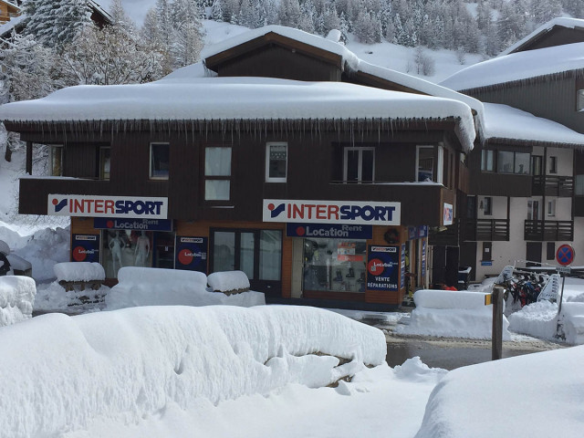 magasin Intersports - © magasin Intersports magasin Intersports