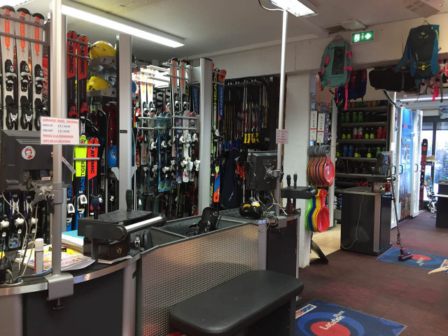 magasin Intersports - © magasin Intersports magasin Intersports