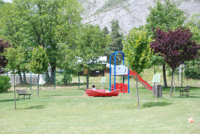 Une aire de jeux pour les enfants - Replonges