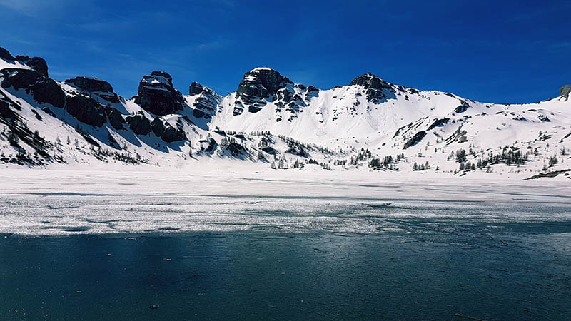 Le lac d'Allos au printemps (courant mai)