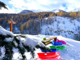Pista per slittini accanto allo chalet