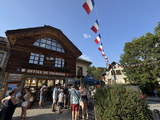 Welcome drink in the village_Allos