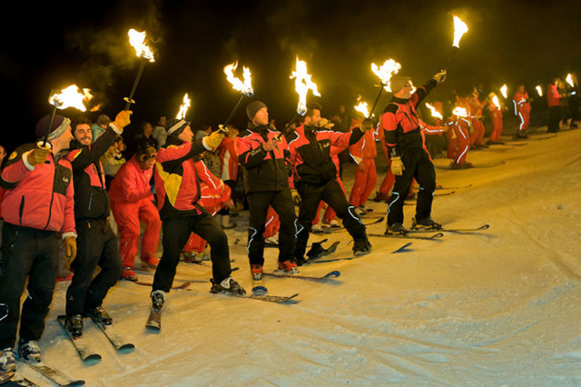 Descente aux flambeaux et feu d'artifice - Val d'Allos - la Foux_La Foux d’Allos