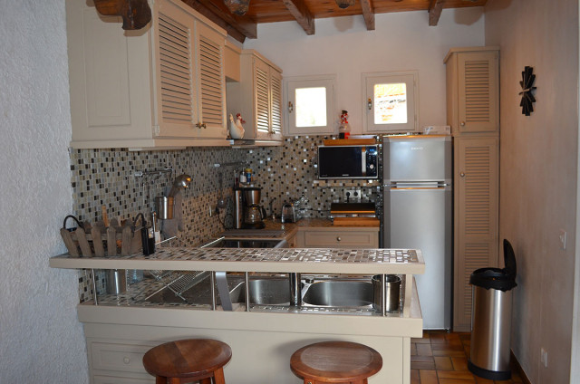 modern and bright kitchen, window and kitchen bar - © M Barral modern and bright kitchen, window and kitchen bar