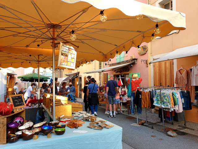 Mercato notturno_Allos - © B Courbon Mercato notturno_Allos