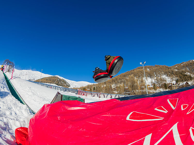 big air bag de l'ESF - &copy; R Palomba Office de tourisme du Val d'Allos
